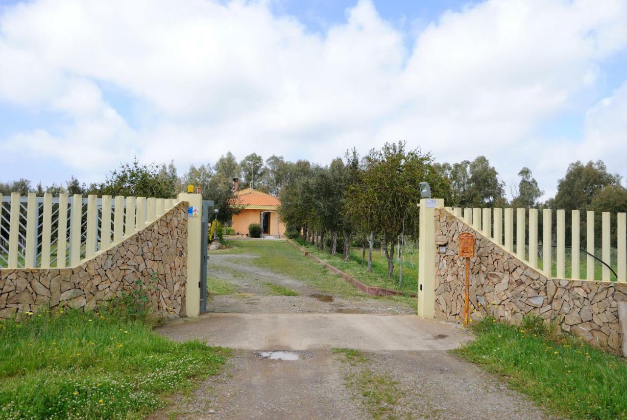Tra Mare E Monti Διαμέρισμα Santa Giusta Εξωτερικό φωτογραφία